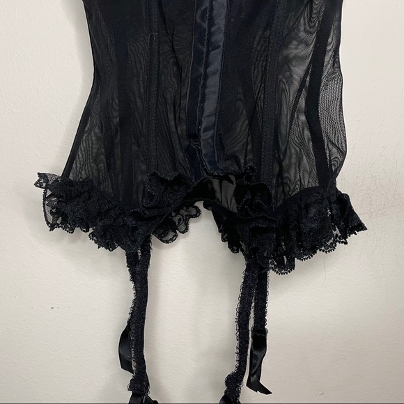 Victoria’s Secret lace trim Bustier & garder strap - Picture 3 of 7